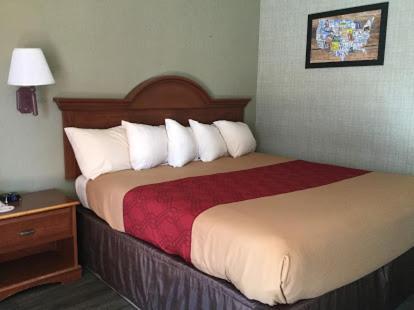 Falls Inn Newton Falls Екстер'єр фото