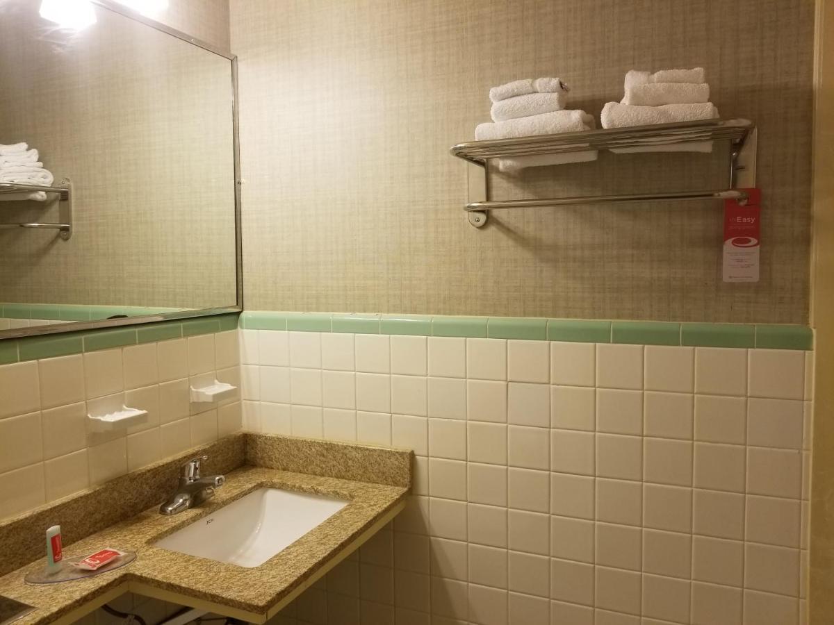 Falls Inn Newton Falls Екстер'єр фото