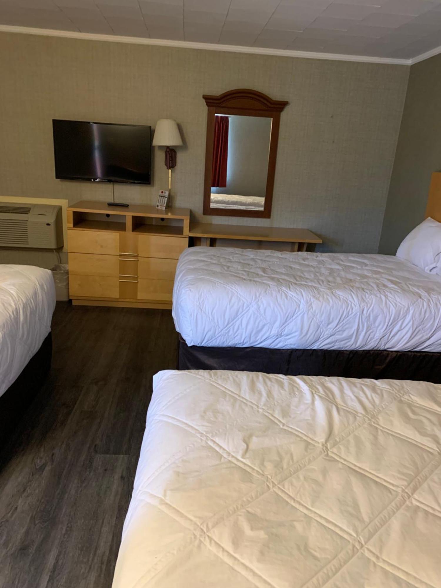 Falls Inn Newton Falls Екстер'єр фото