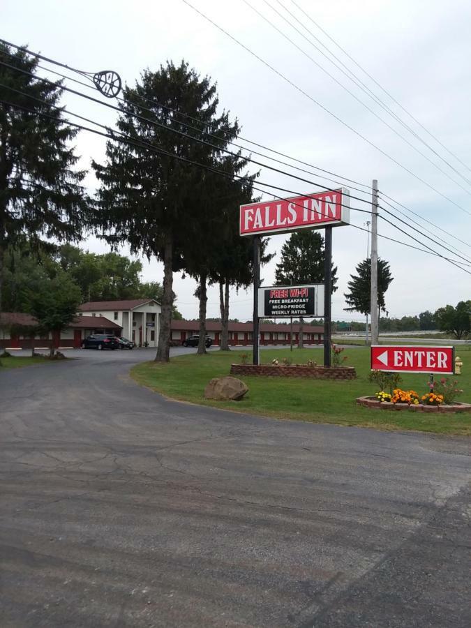 Falls Inn Newton Falls Екстер'єр фото