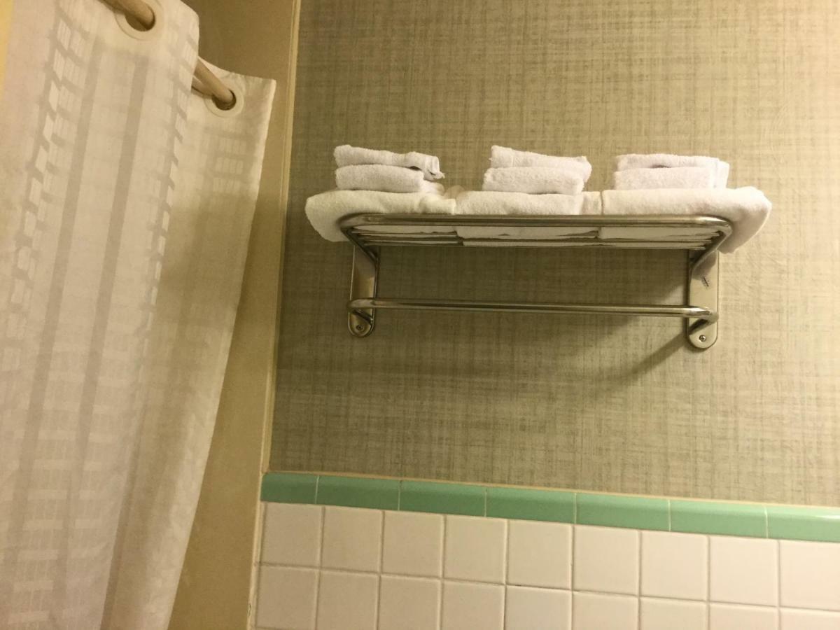 Falls Inn Newton Falls Екстер'єр фото