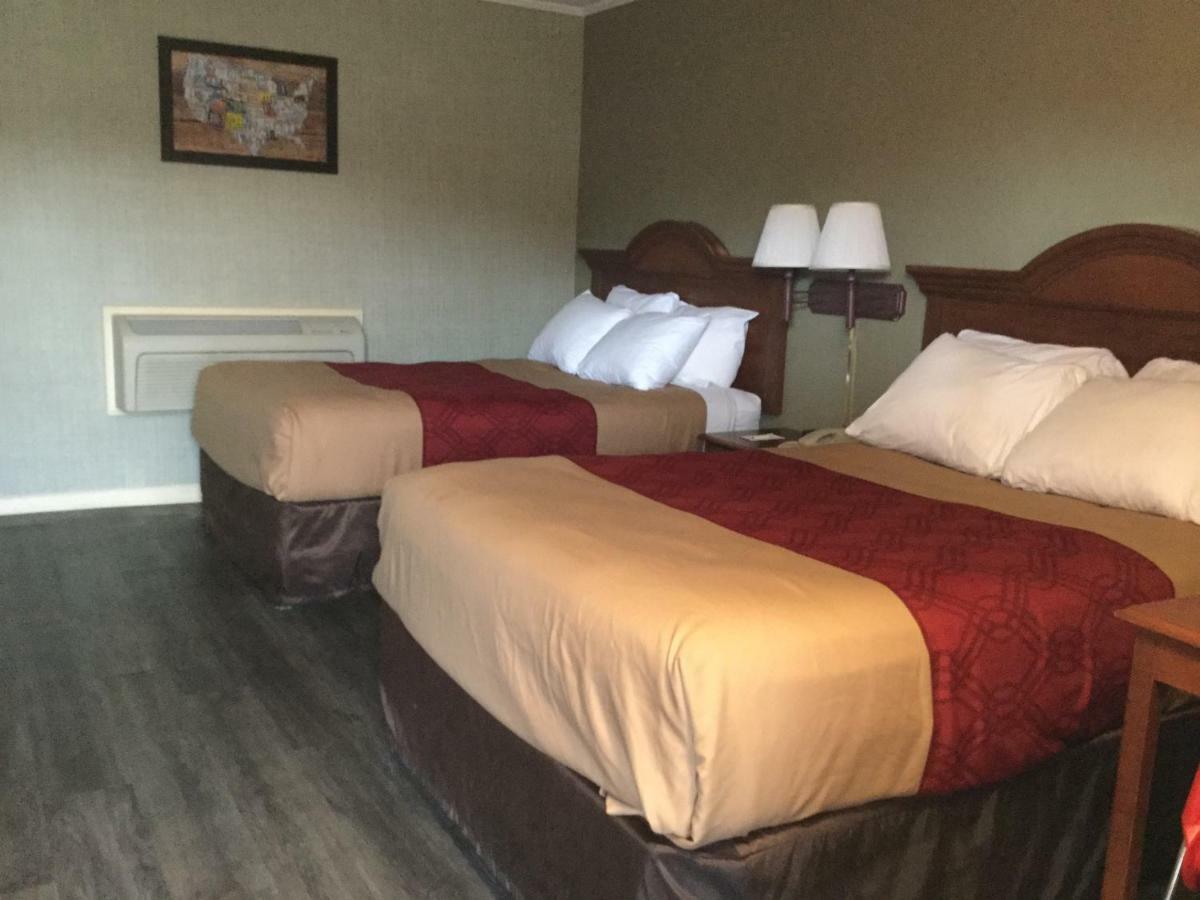 Falls Inn Newton Falls Екстер'єр фото