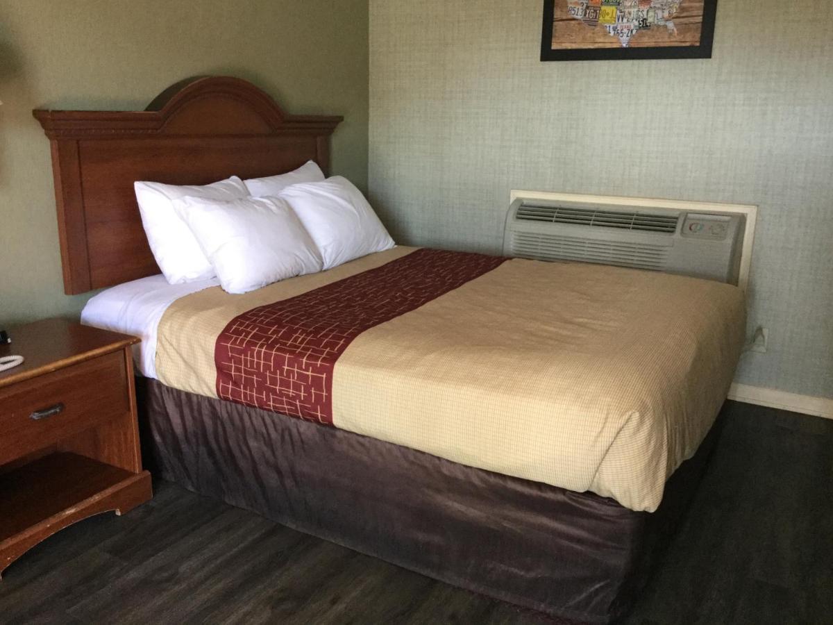 Falls Inn Newton Falls Екстер'єр фото