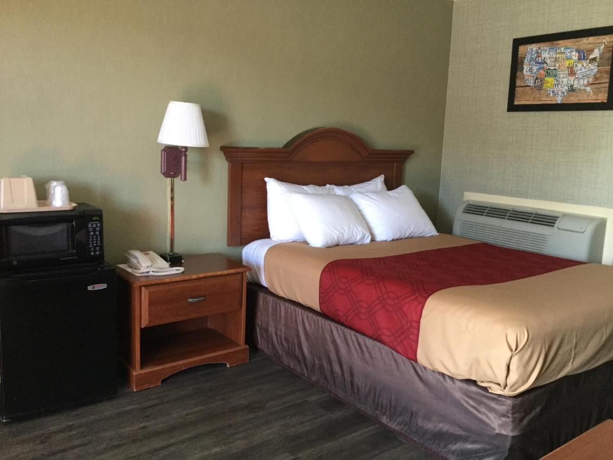 Falls Inn Newton Falls Екстер'єр фото